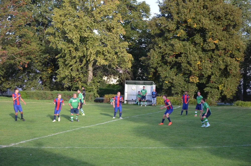 Zleva Václav Calta, Lukáš Vlček, na lavičce Luboš Havlík, Lukáš Batysta, vedoucí Zdeněk Hraběta, ve hřišti Peter Chalupka a Jaroslav Ječmen