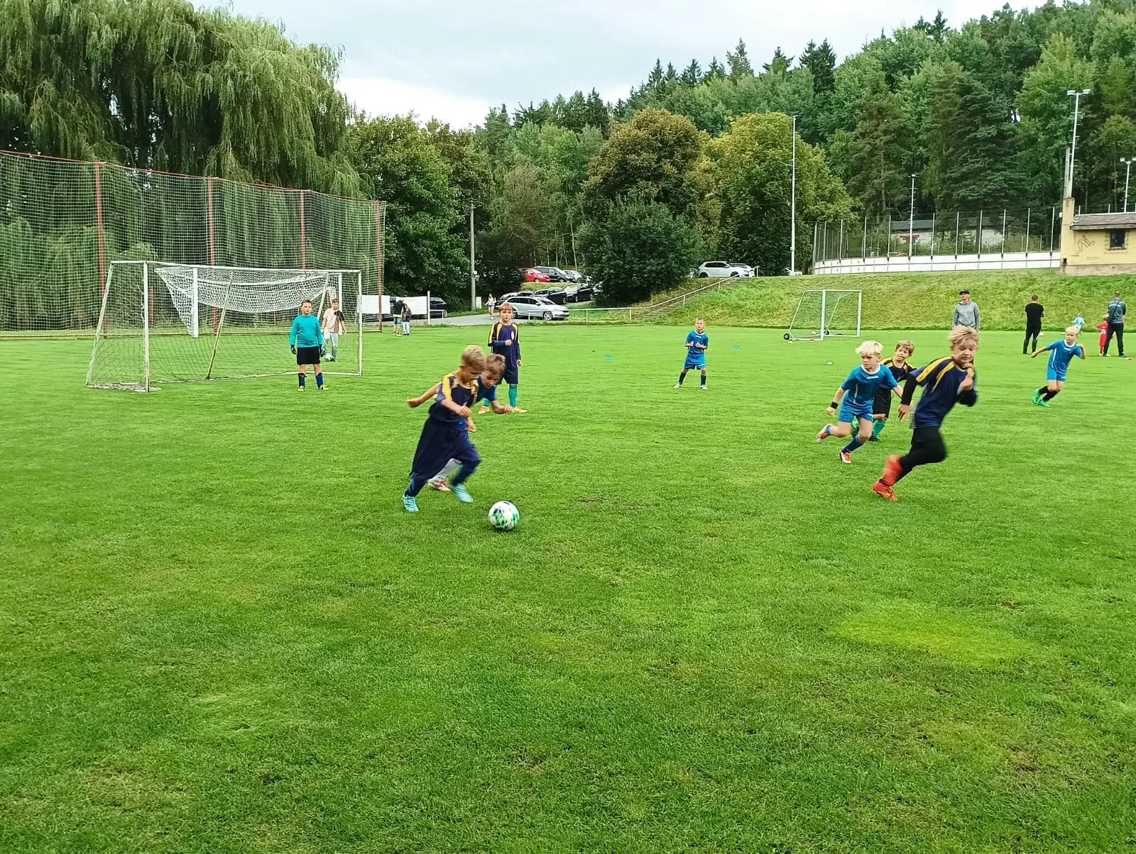 zleva J. Šimek, Merhaut (na míči), V. Novák, O. Šec, V. Pohanka